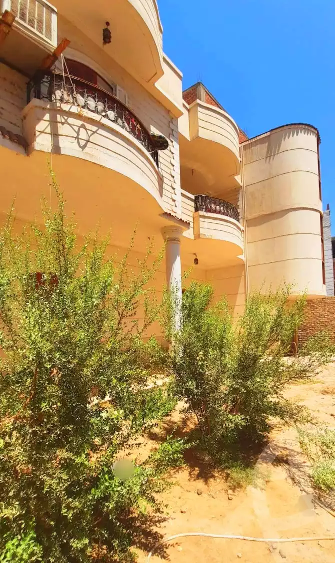 https://aqarmap.com.eg/ar/listing/3745140-for-sale-aswan-kom-ombo-kom-ambu-city