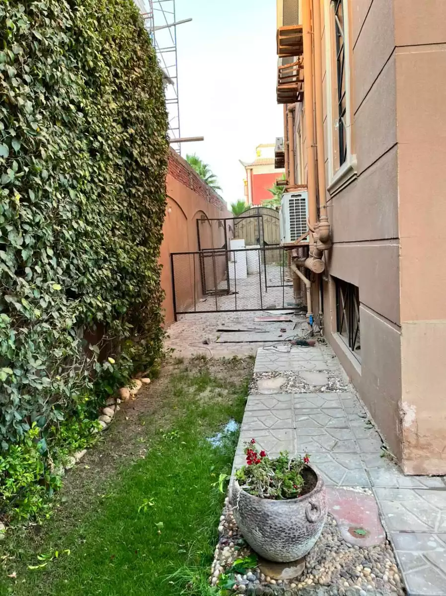 https://aqarmap.com.eg/ar/listing/3836399-for-sale-cairo-el-sheikh-zayed-city-hay-el-yassmin
