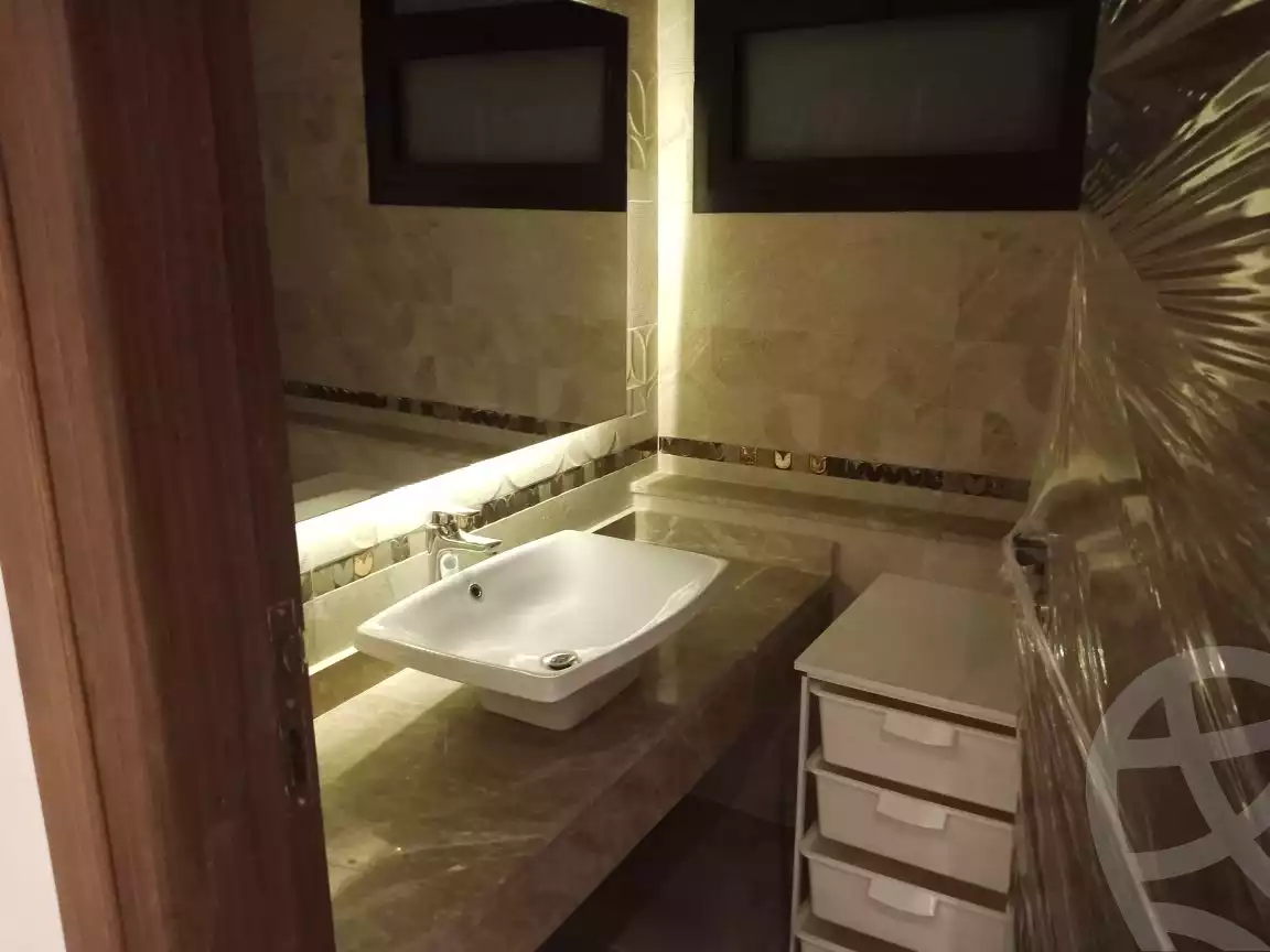 https://aqarmap.com.eg/en/listing/3901605-for-rent-cairo-el-sheikh-zayed-city-compounds-kmbwnd-wyst-twn-swdyk