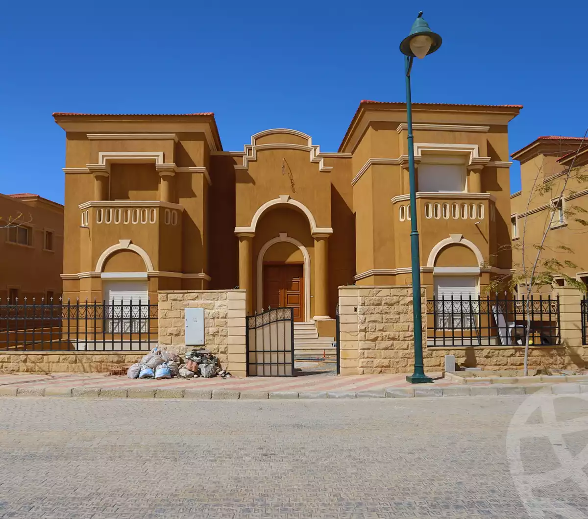 https://aqarmap.com.eg/ar/listing/3633187-for-sale-cairo-el-sheikh-zayed-city-compounds-in-sheikh-zayed-royal-meadows