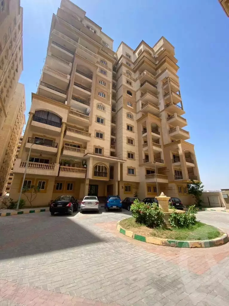 https://aqarmap.com.eg/en/listing/3721469-for-sale-cairo-al-oubour-tryq-msr-sm-yly-lshrwy-moon-city