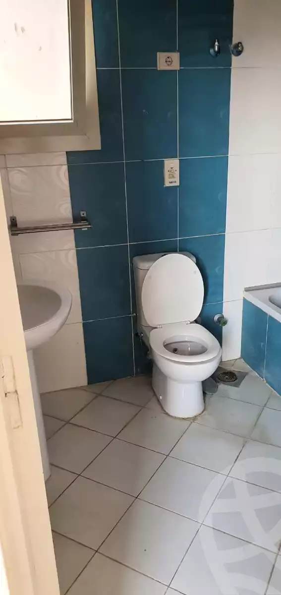 https://aqarmap.com.eg/ar/listing/4042222-for-rent-cairo-new-cairo-compounds-mena-residence