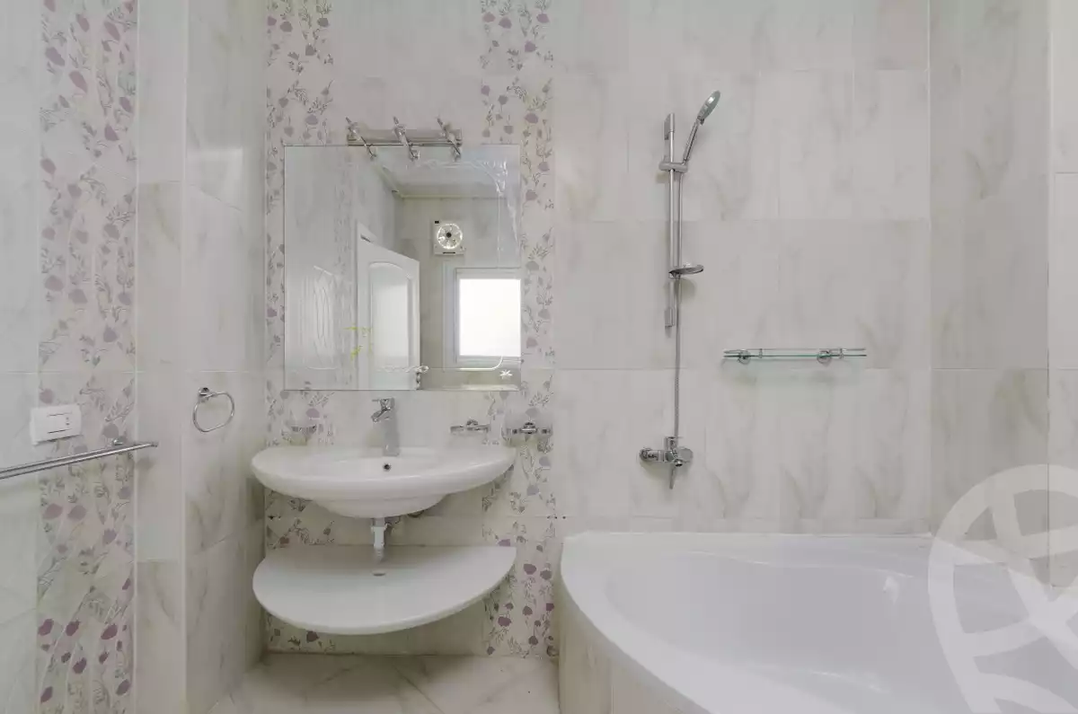 https://aqarmap.com.eg/ar/listing/3861478-for-rent-cairo-new-cairo-compounds-el-rawda