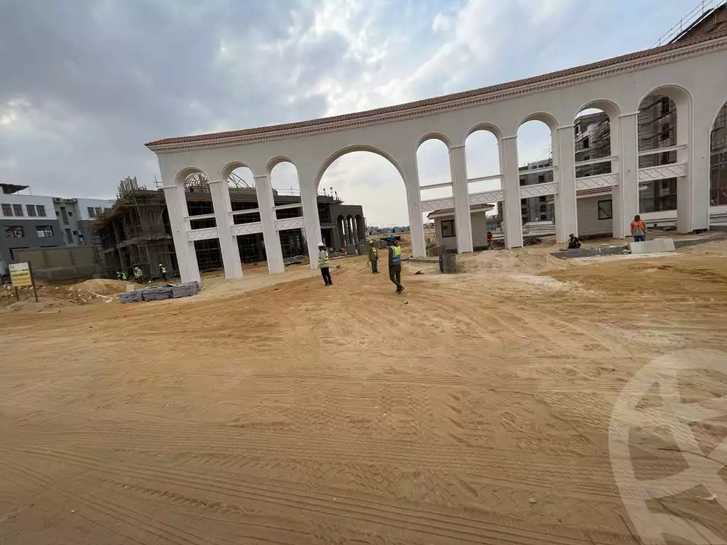 https://aqarmap.com.eg/ar/listing/3880120-for-sale-cairo-el-sheikh-zayed-city-compounds-kmbwnd-fyldj-wyst-dr-llttwyr