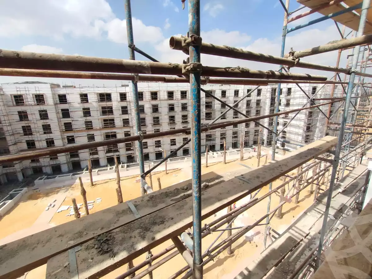 https://aqarmap.com.eg/ar/listing/3880120-for-sale-cairo-el-sheikh-zayed-city-compounds-kmbwnd-fyldj-wyst-dr-llttwyr