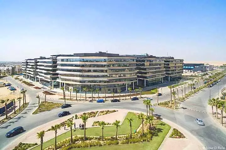 https://aqarmap.com.eg/ar/listing/3880743-for-rent-cairo-el-sheikh-zayed-city-compounds-in-sheikh-zayed-the-polygon