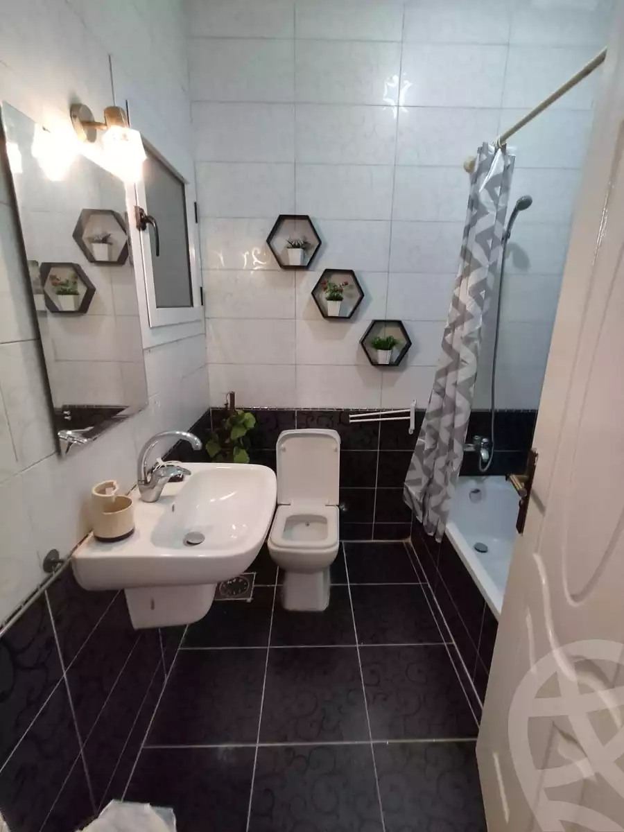https://aqarmap.com.eg/ar/listing/3886757-for-rent-cairo-el-sheikh-zayed-city-el-hay-el-khames-lhy-lkhms