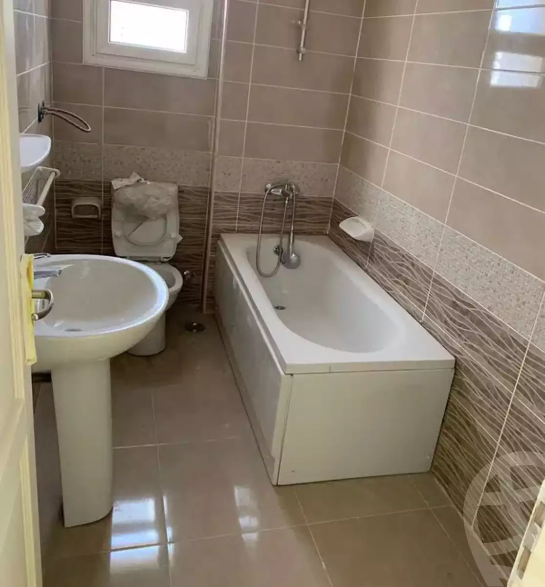 https://aqarmap.com.eg/ar/listing/3888863-for-rent-cairo-new-cairo-lrhb-city-phase-7