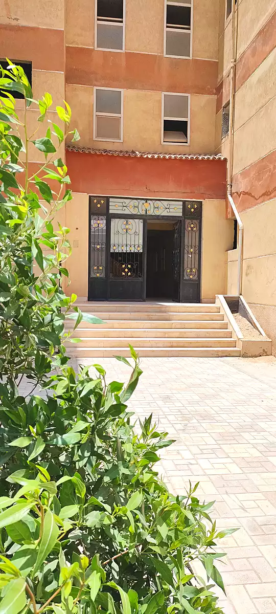 https://aqarmap.com.eg/ar/listing/3945092-for-sale-cairo-6th-of-october-compound-el-dowalia-plaza