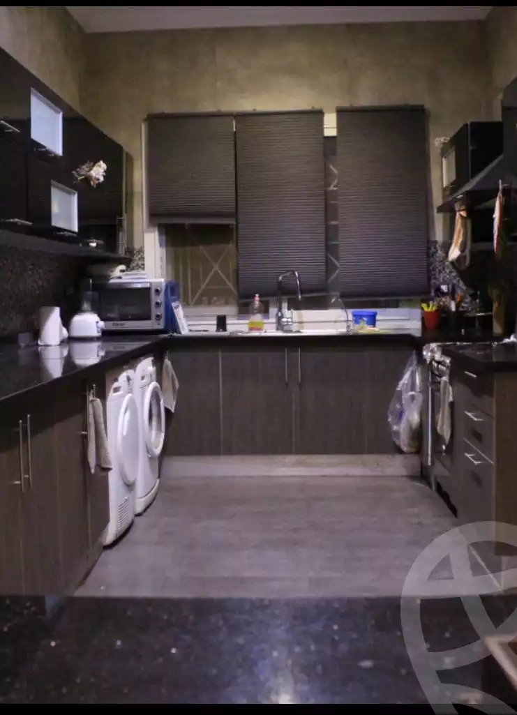 https://aqarmap.com.eg/ar/listing/3975365-for-sale-cairo-el-sheikh-zayed-city-compounds-in-sheikh-zayed-royal-meadows