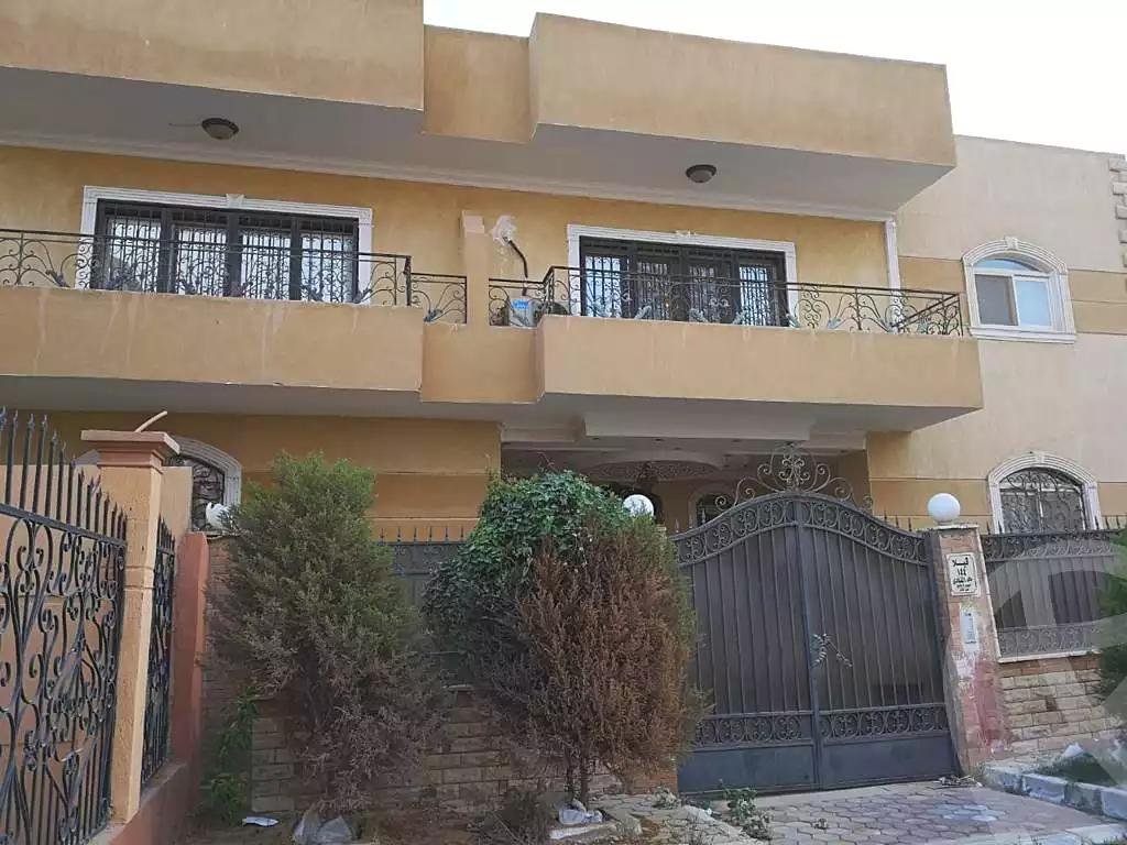 https://aqarmap.com.eg/ar/listing/4016210-for-sale-cairo-el-shorouk-lhy-lthny-grb-neighbourhood-2a-mohamed-farid-st