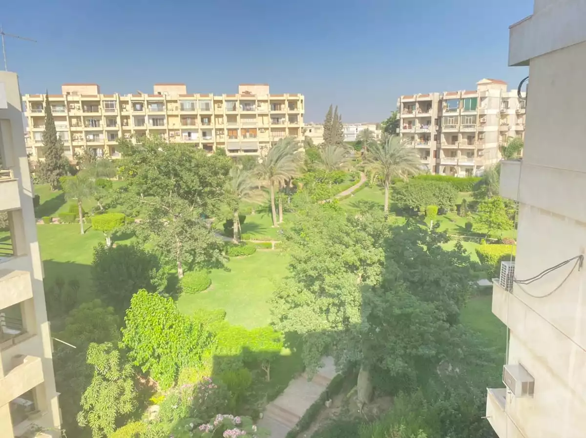 https://aqarmap.com.eg/en/listing/4040287-for-sale-cairo-el-sheikh-zayed-city-compounds-in-sheikh-zayed-zayed-2000