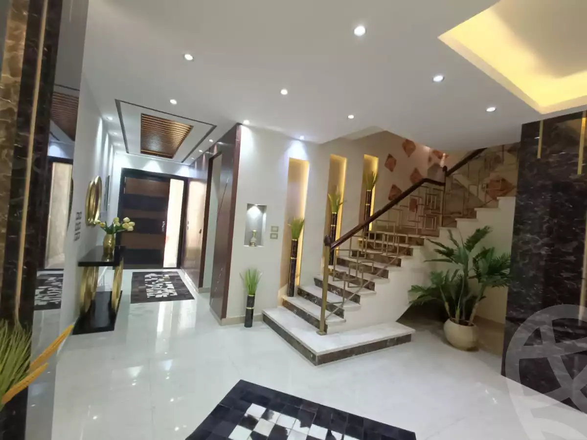 https://aqarmap.com.eg/ar/listing/4045181-for-sale-cairo-6th-of-october-compounds-cleopatra-square