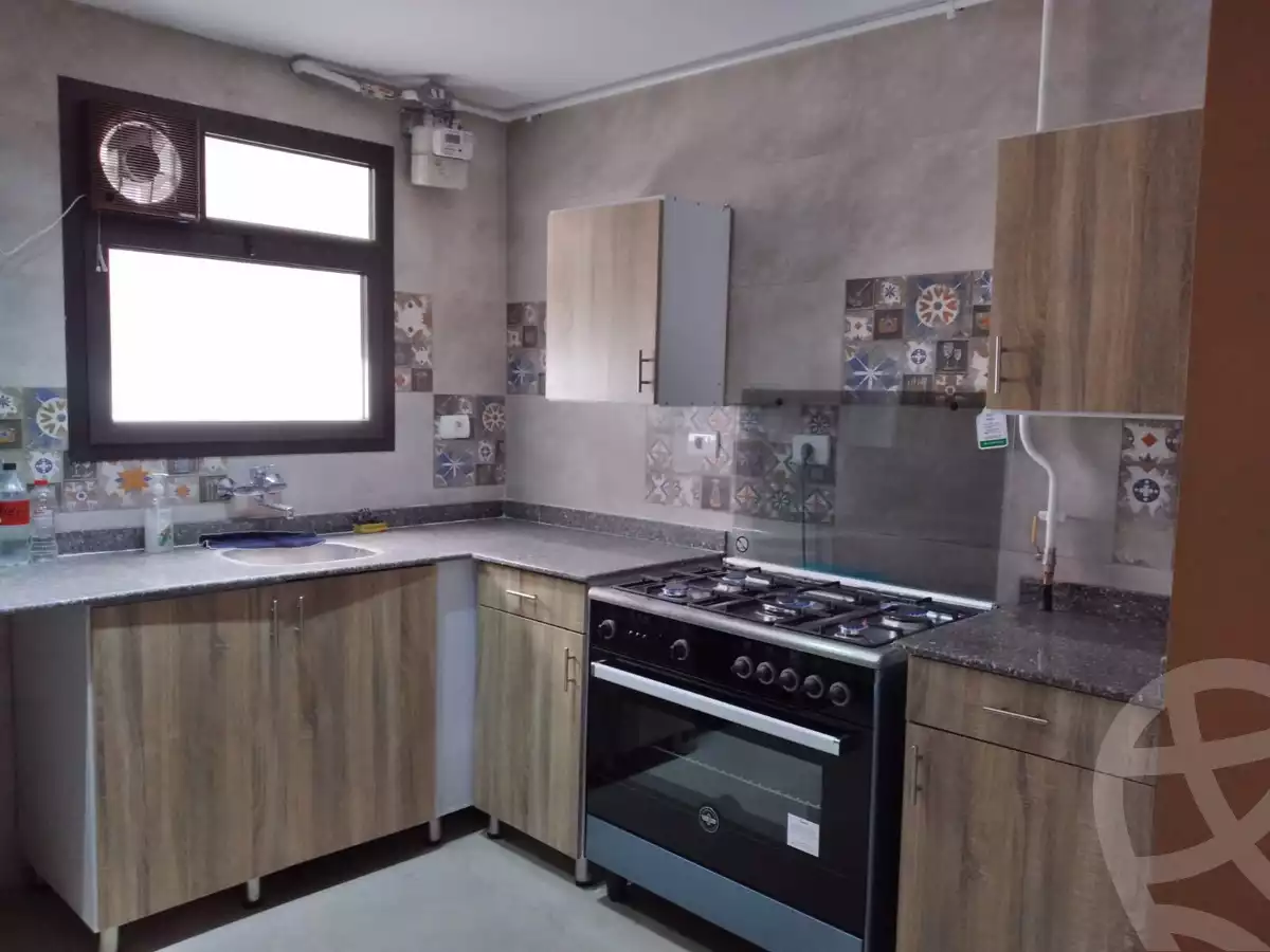 https://aqarmap.com.eg/en/listing/4045596-for-sale-cairo-el-sheikh-zayed-city-compounds-kmbwnd-wyst-twn-swdyk