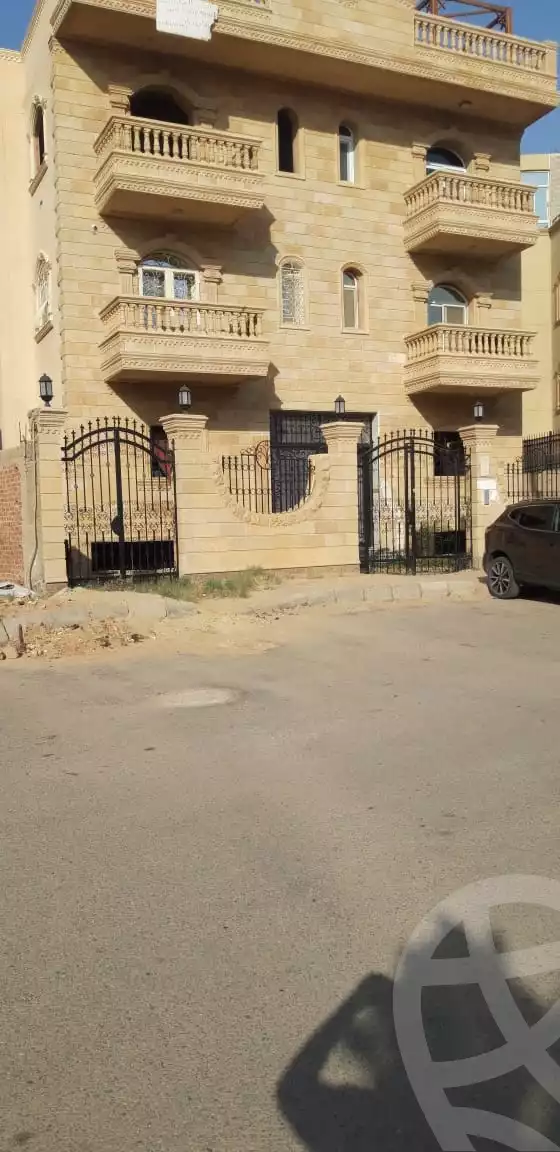 https://aqarmap.com.eg/ar/listing/4065702-for-sale-cairo-el-shorouk-lhy-lwl-shrq-neighborhood-1