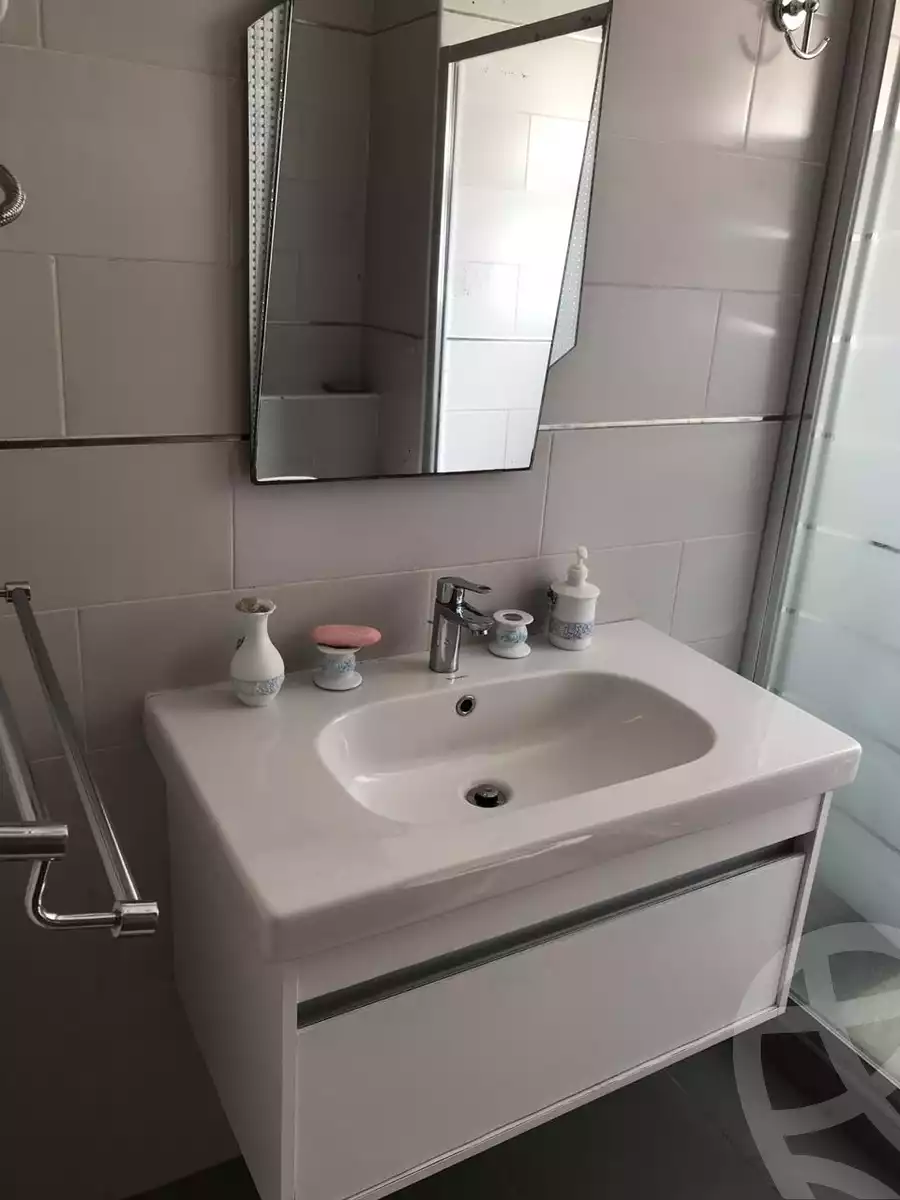 https://aqarmap.com.eg/ar/listing/4071181-for-sale-amwaj-1