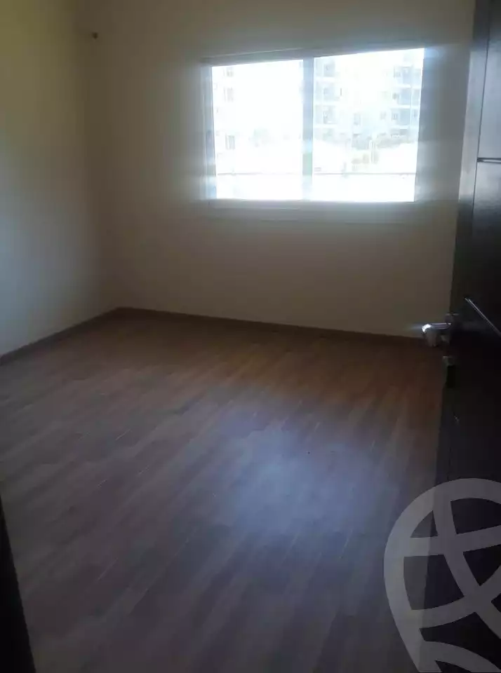 https://aqarmap.com.eg/ar/listing/4072894-for-sale-cairo-el-sheikh-zayed-city-compounds-dh-drys