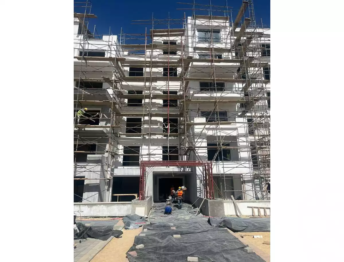 https://aqarmap.com.eg/en/listing/4107037-for-sale-cairo-el-sheikh-zayed-city-compounds-kmbwnd-fyldj-wyst-dr-llttwyr