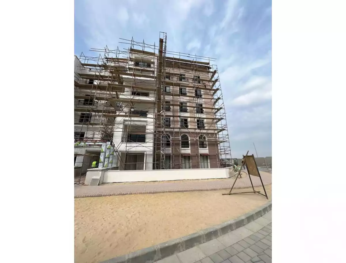 https://aqarmap.com.eg/en/listing/4107037-for-sale-cairo-el-sheikh-zayed-city-compounds-kmbwnd-fyldj-wyst-dr-llttwyr