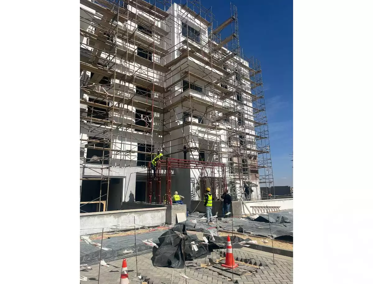 https://aqarmap.com.eg/en/listing/4107037-for-sale-cairo-el-sheikh-zayed-city-compounds-kmbwnd-fyldj-wyst-dr-llttwyr