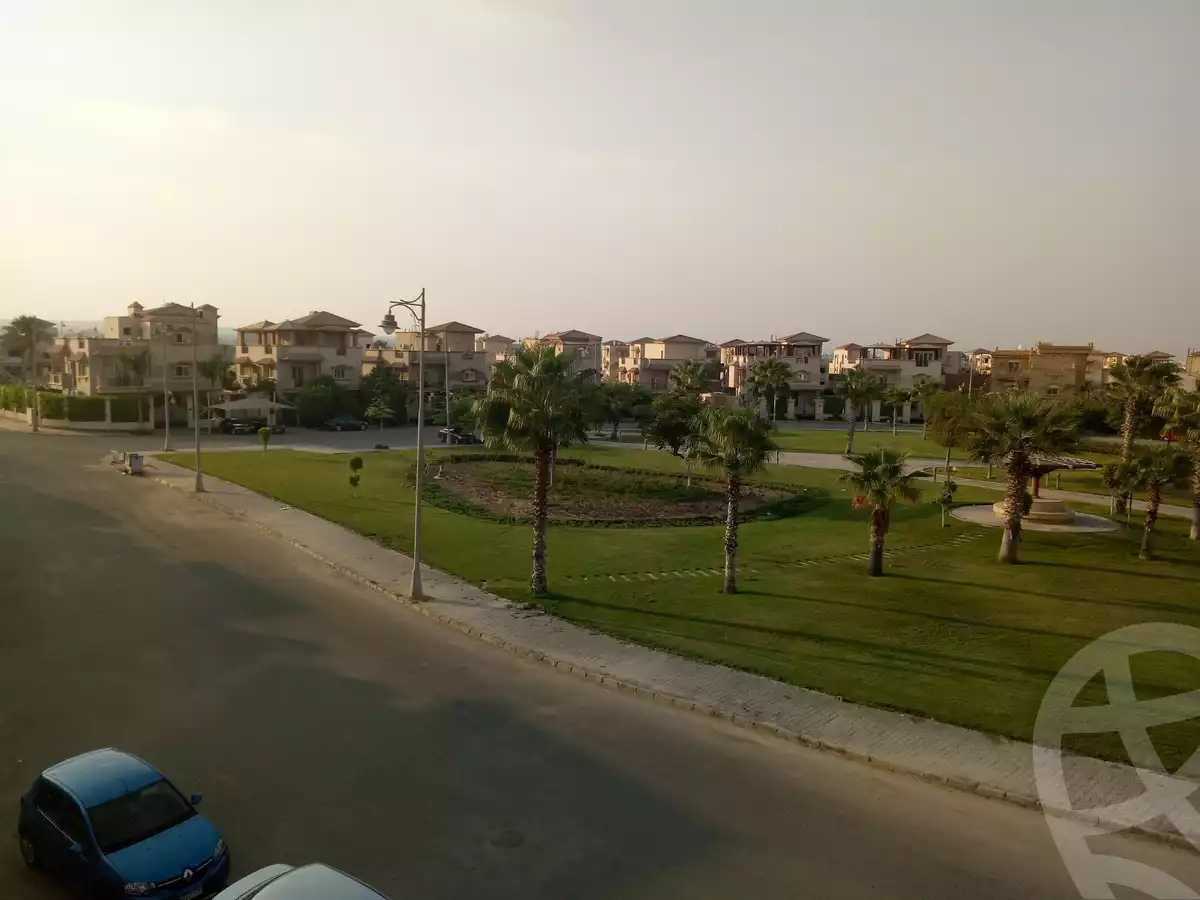 https://aqarmap.com.eg/ar/listing/4110436-for-sale-cairo-el-sheikh-zayed-city-compounds-in-sheikh-zayed-royal-city