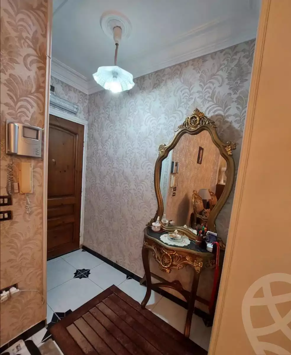 https://aqarmap.com.eg/ar/listing/4111335-for-sale-cairo-downtown-bab-el-sheareya-sengar-al-srour-st