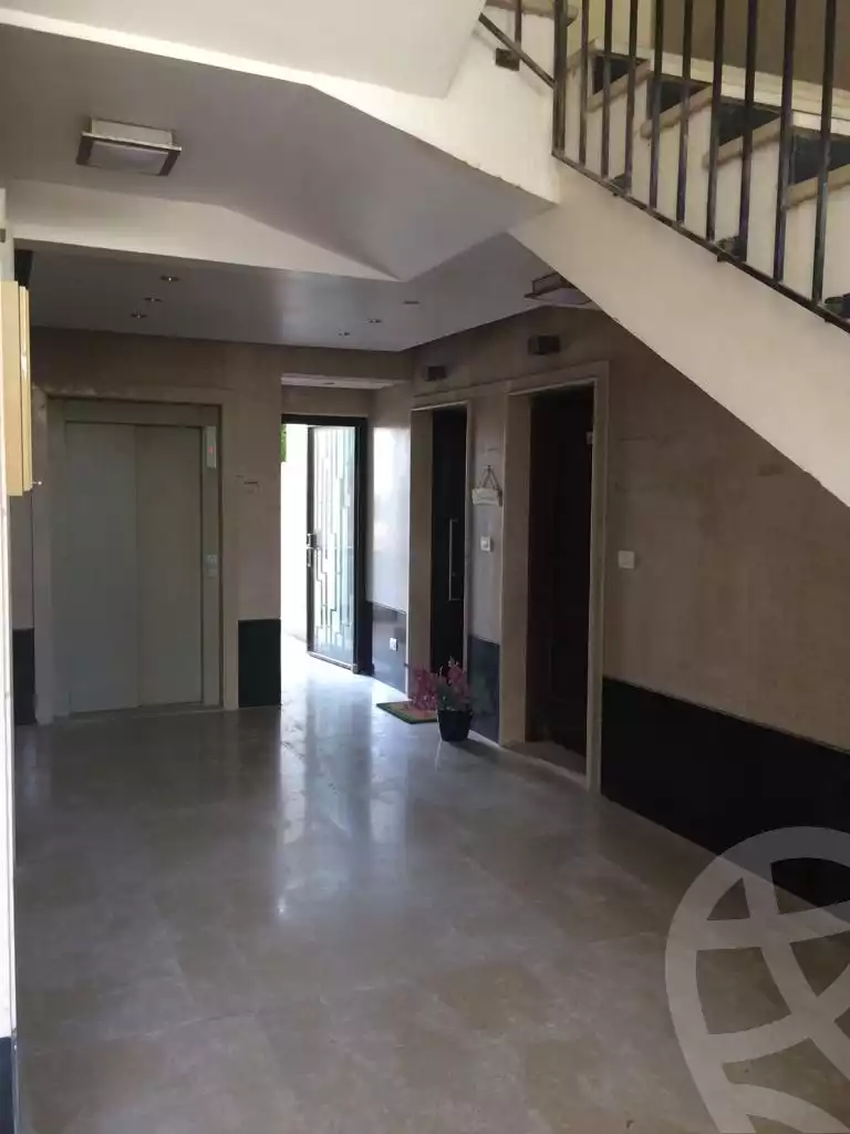 https://aqarmap.com.eg/en/listing/4112662-for-sale-cairo-el-sheikh-zayed-city-compounds-kmbwnd-wyst-twn-swdyk