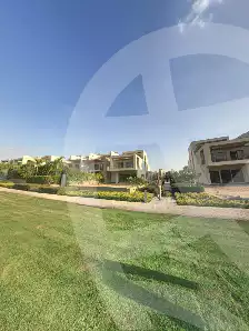 https://aqarmap.com.eg/en/listing/4116444-for-sale-cairo-el-sheikh-zayed-city-compounds-kmbwnd-wyst-twn-swdyk