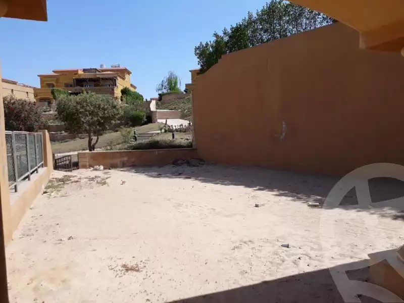 https://aqarmap.com.eg/en/listing/4119896-for-sale-cairo-el-sheikh-zayed-city-compounds-in-sheikh-zayed-royal-meadows