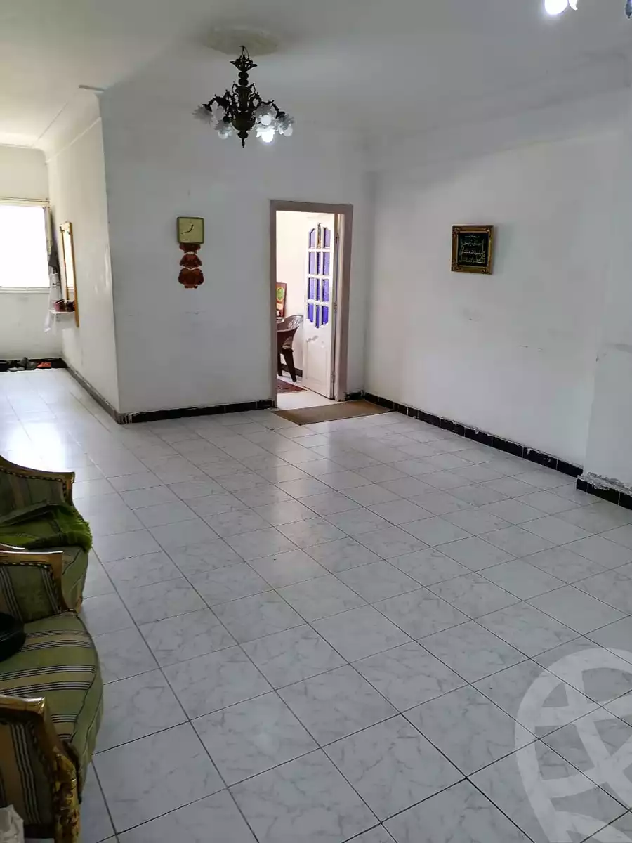 https://aqarmap.com.eg/ar/listing/4137449-for-sale-alexandria-moharram-bey-kanal-al-mahmoudeya-al-bahri-st