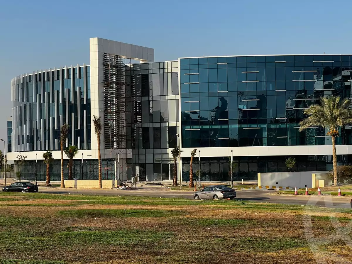 https://aqarmap.com.eg/en/listing/4148861-for-rent-cairo-alex-cairo-desert-road-y-r-sy-byzns-brk-sfrykw-llstthmr-l-qry