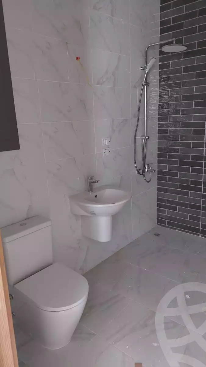 https://aqarmap.com.eg/ar/listing/4152845-for-sale-cairo-new-cairo-compounds-dh-ykwn-ryzdns-styl-hwm