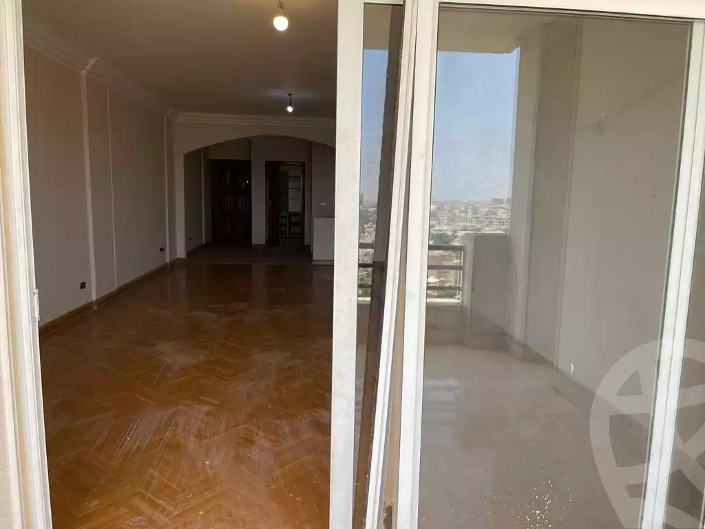 https://aqarmap.com.eg/ar/listing/4165933-for-sale-cairo-el-sheikh-zayed-city-compounds-in-sheikh-zayed-zayed-2000