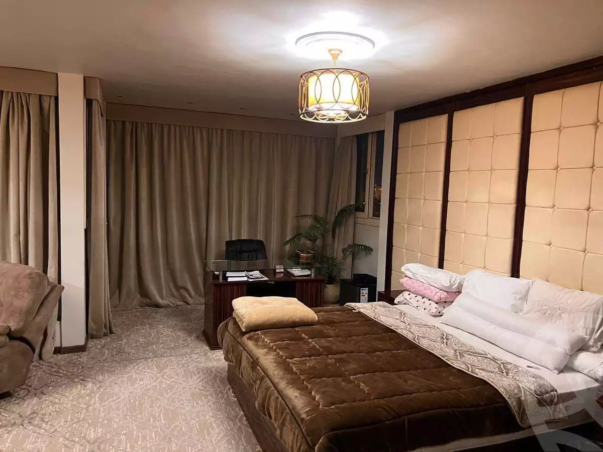 https://aqarmap.com.eg/ar/listing/4167035-for-sale-cairo-el-sheikh-zayed-city-compounds-in-sheikh-zayed-royal-city