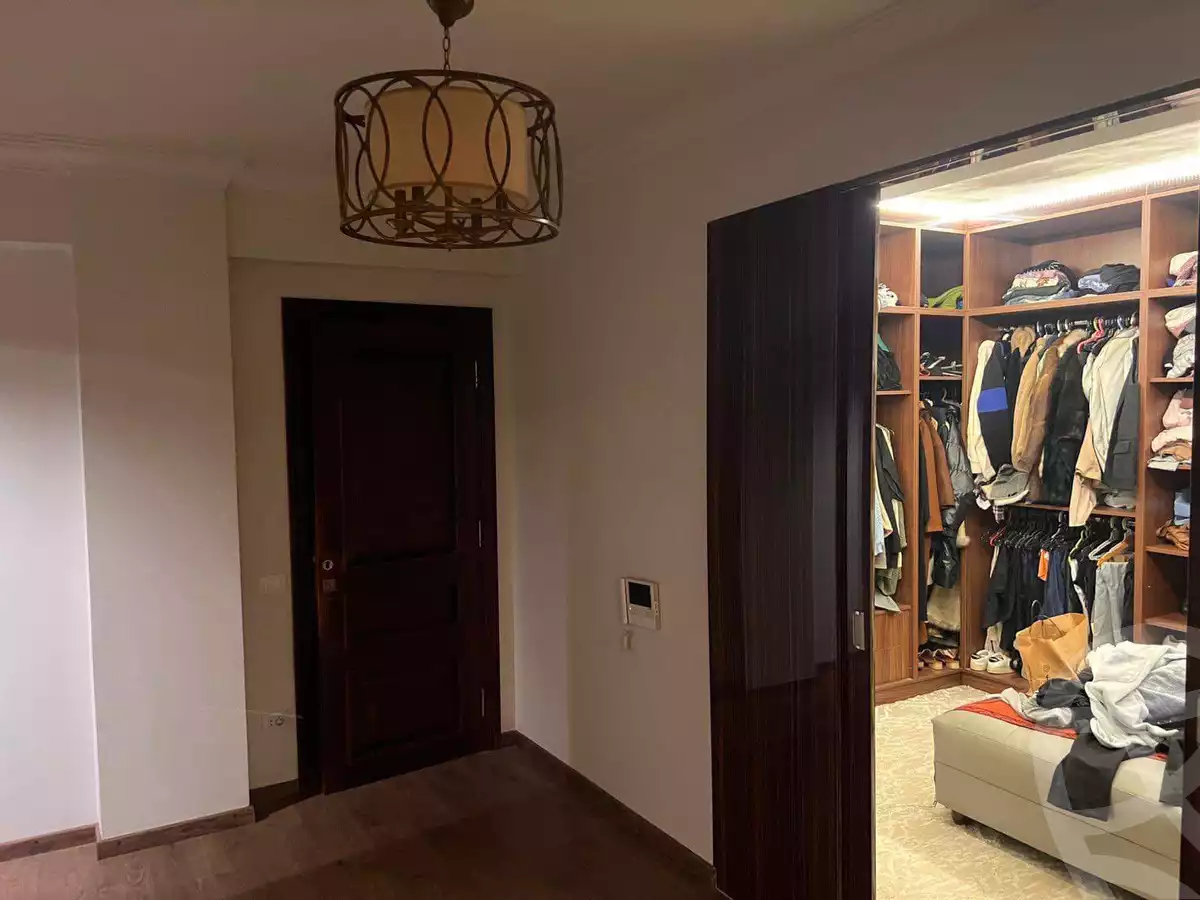 https://aqarmap.com.eg/ar/listing/4167035-for-sale-cairo-el-sheikh-zayed-city-compounds-in-sheikh-zayed-royal-city