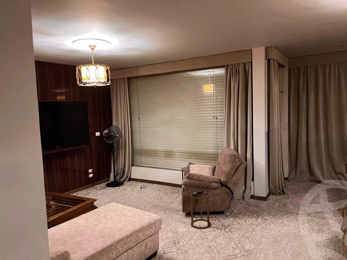 https://aqarmap.com.eg/ar/listing/4167035-for-sale-cairo-el-sheikh-zayed-city-compounds-in-sheikh-zayed-royal-city