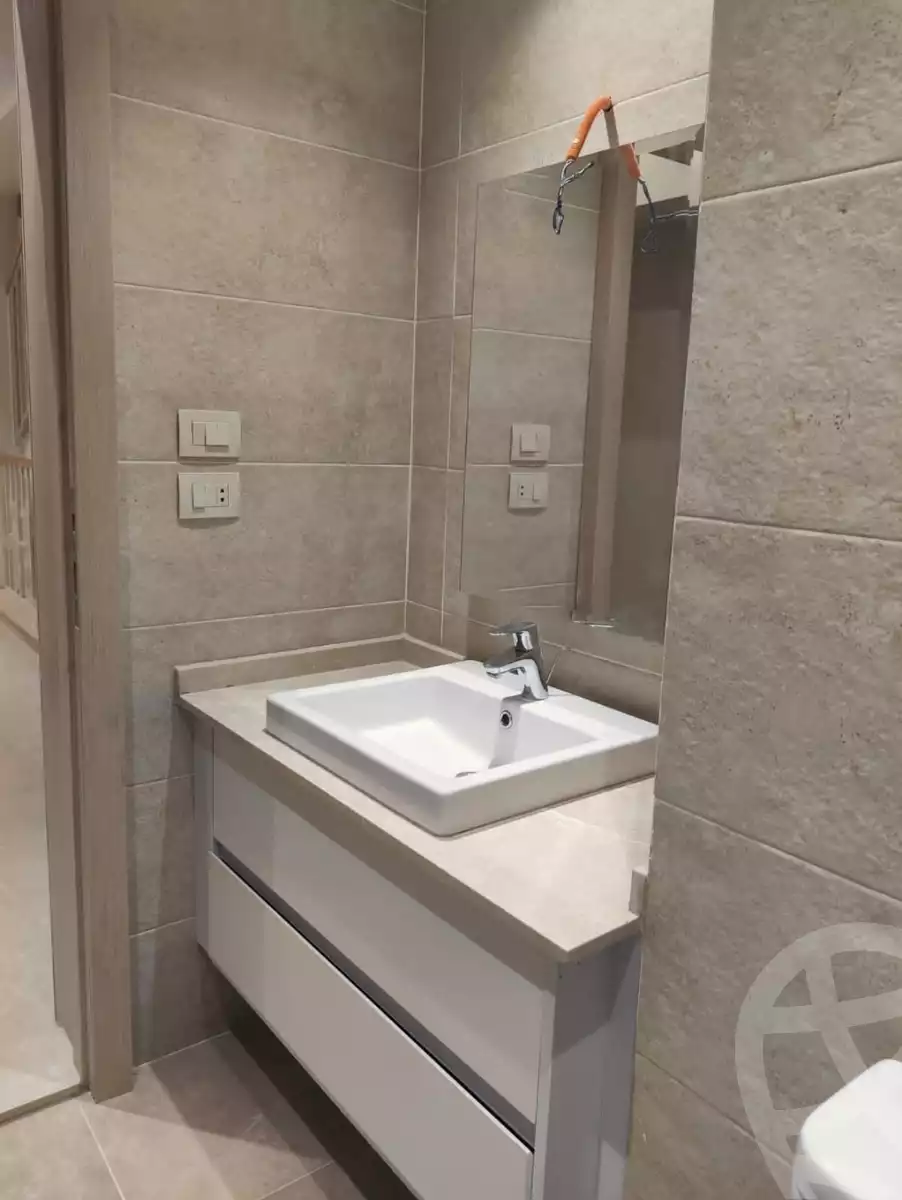 https://aqarmap.com.eg/en/listing/4166674-for-rent-crown-central-palm-hills