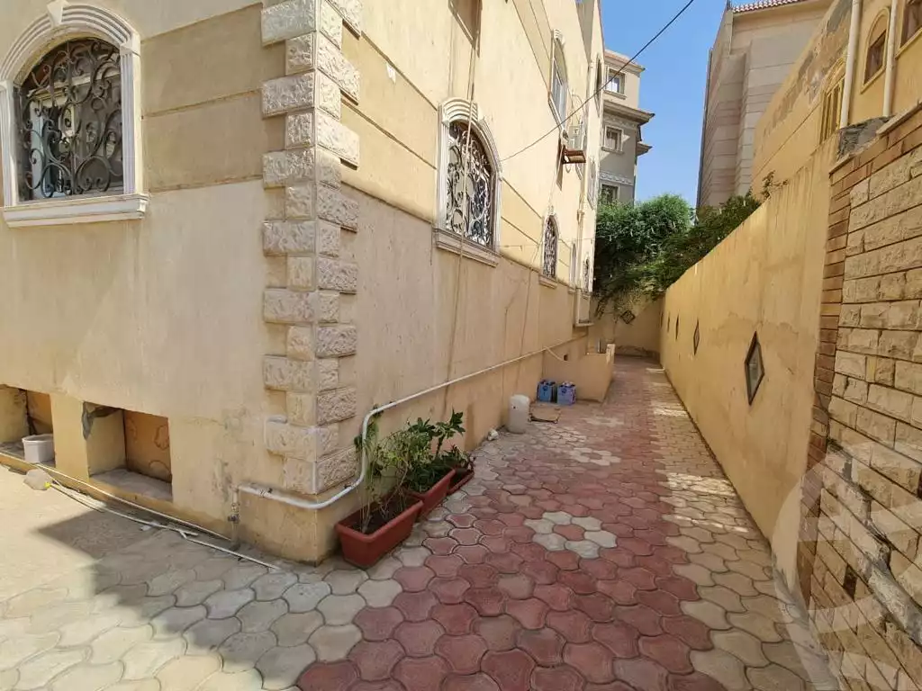 https://aqarmap.com.eg/ar/listing/4176820-for-sale-cairo-el-shorouk-lhy-lthny-grb-neighbourhood-2a-shagaret-al-dor-st