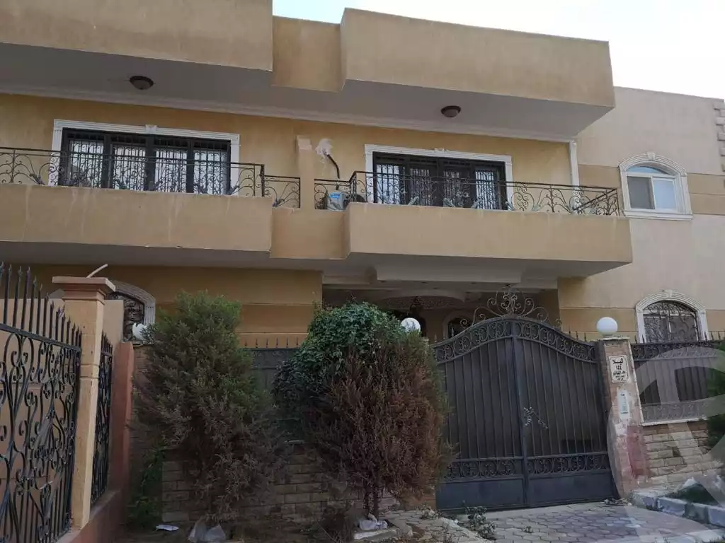 https://aqarmap.com.eg/ar/listing/4176820-for-sale-cairo-el-shorouk-lhy-lthny-grb-neighbourhood-2a-shagaret-al-dor-st