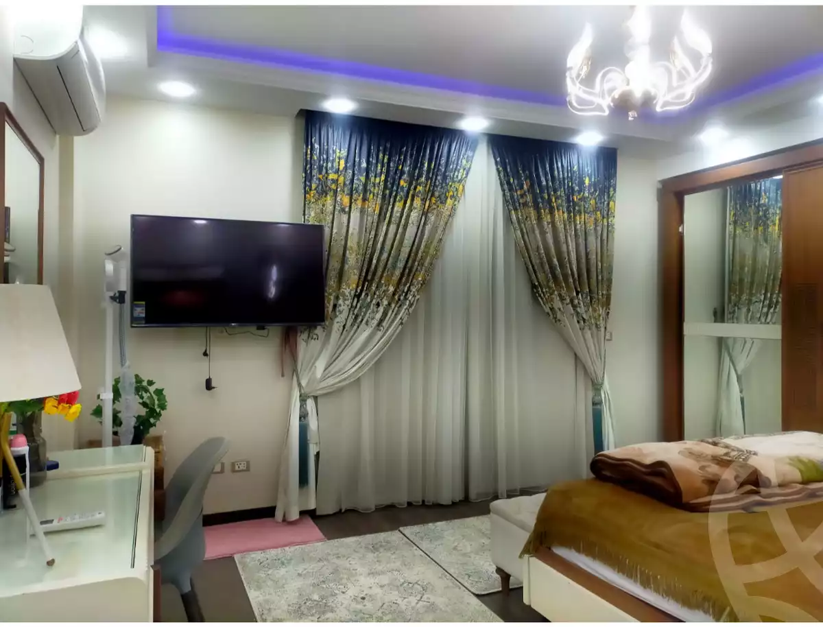 https://aqarmap.com.eg/en/listing/4188859-for-sale-cairo-el-sheikh-zayed-city-compounds-greens