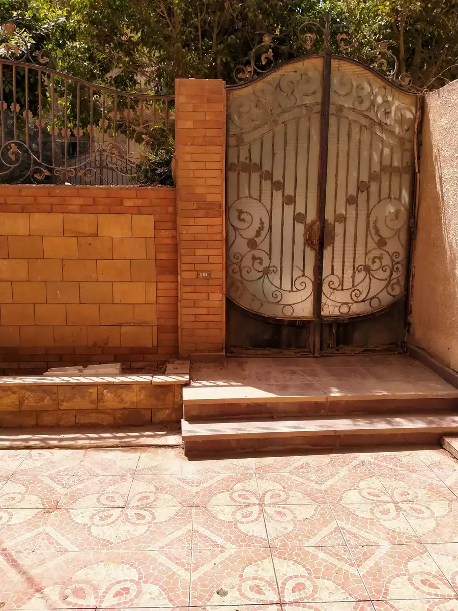https://aqarmap.com.eg/en/listing/4189720-for-sale-cairo-cairo-hdyq-lhrm-lmntqh-l