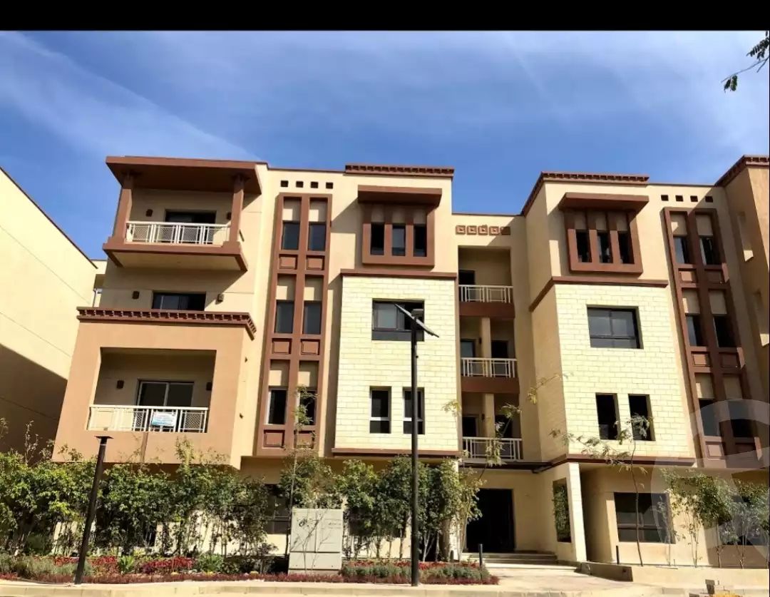 https://aqarmap.com.eg/en/listing/4194431-for-sale-cairo-6th-of-october-compounds-kmbwnd-jryn-6-mbny-drys