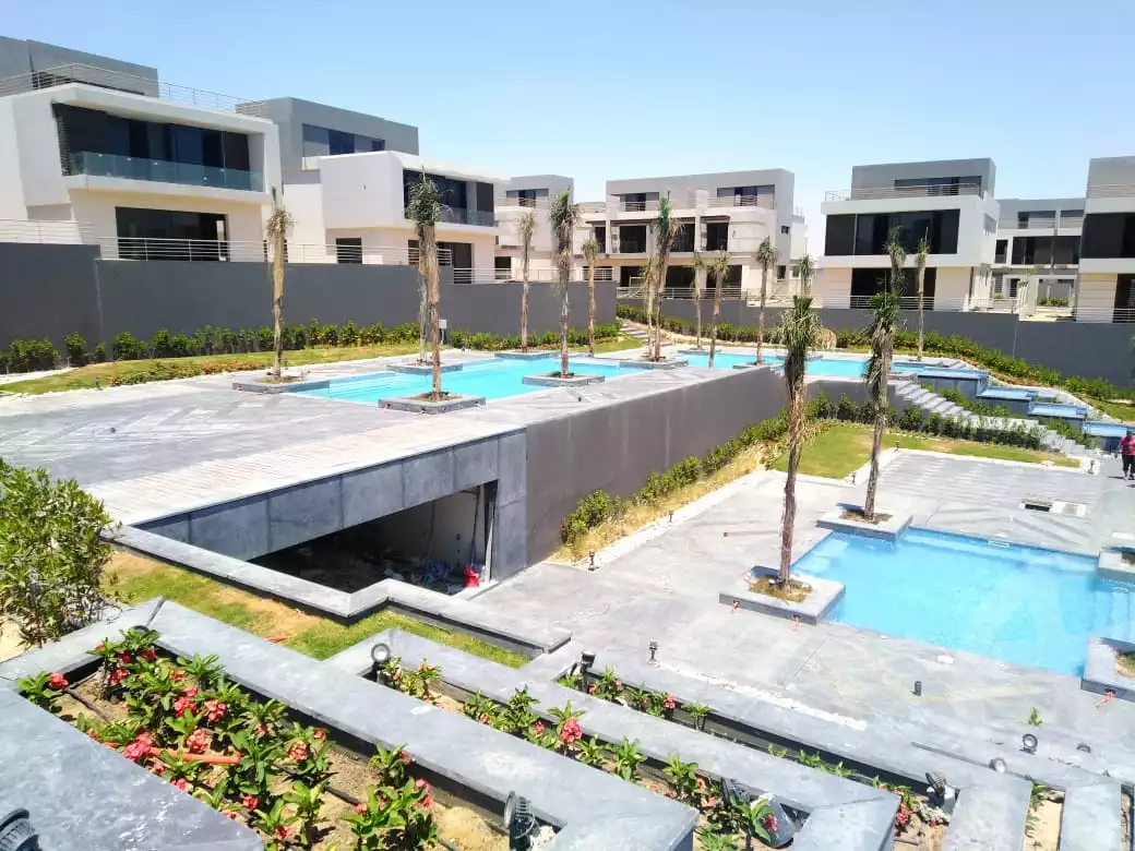 https://aqarmap.com.eg/en/listing/4197117-for-sale-cairo-el-sheikh-zayed-city-compounds-in-sheikh-zayed-el-patio-zahraa