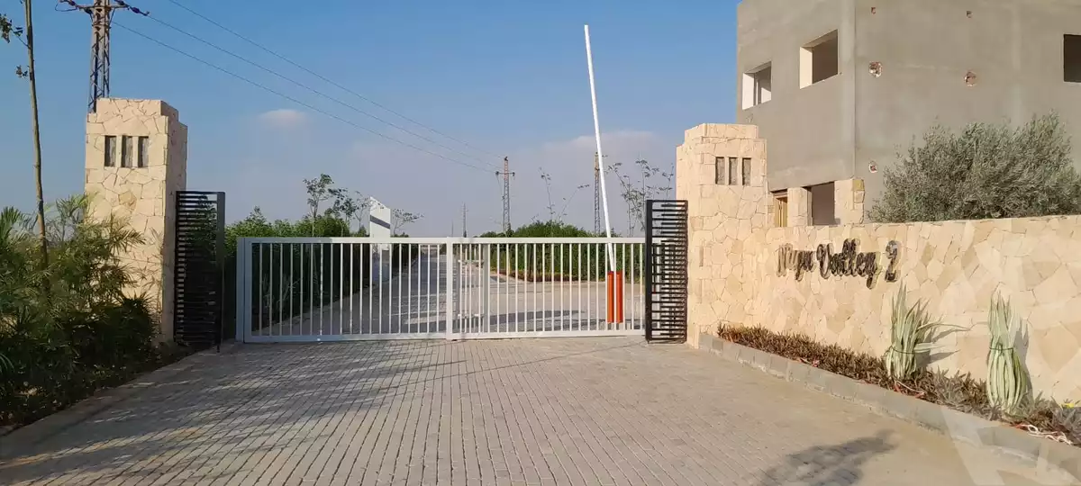 https://aqarmap.com.eg/ar/listing/4230389-for-sale-cairo-alex-cairo-desert-road-mdyn-sfnks-ljdyd