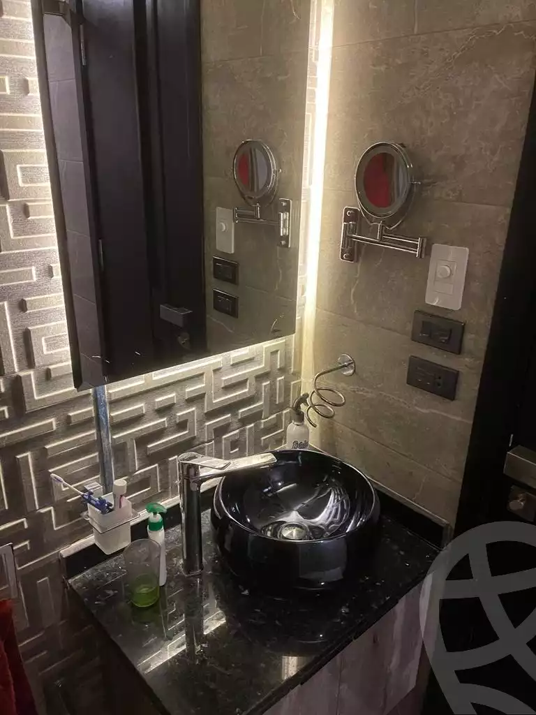 https://aqarmap.com.eg/en/listing/4235848-for-sale-cairo-new-cairo-compounds-mountain-view-hyde-park