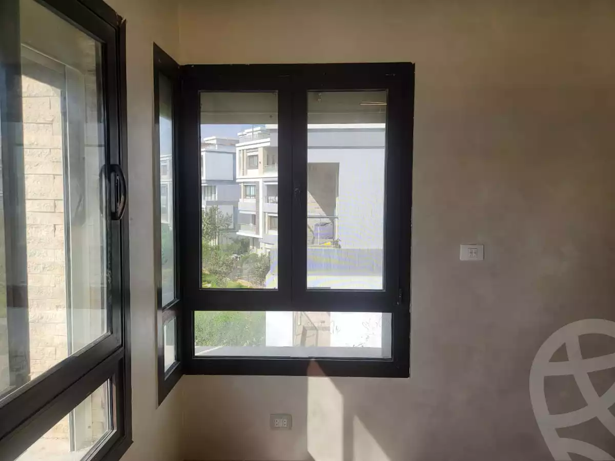 https://aqarmap.com.eg/ar/listing/4266045-for-sale-cairo-el-sheikh-zayed-city-compounds-in-sheikh-zayed-beverly-hills