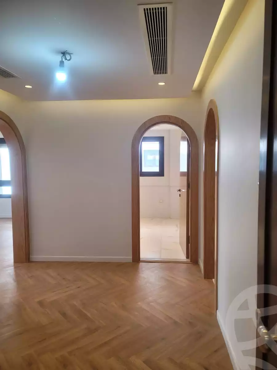 https://aqarmap.com.eg/ar/listing/4266068-for-sale-cairo-el-sheikh-zayed-city-compounds-in-sheikh-zayed-beverly-hills