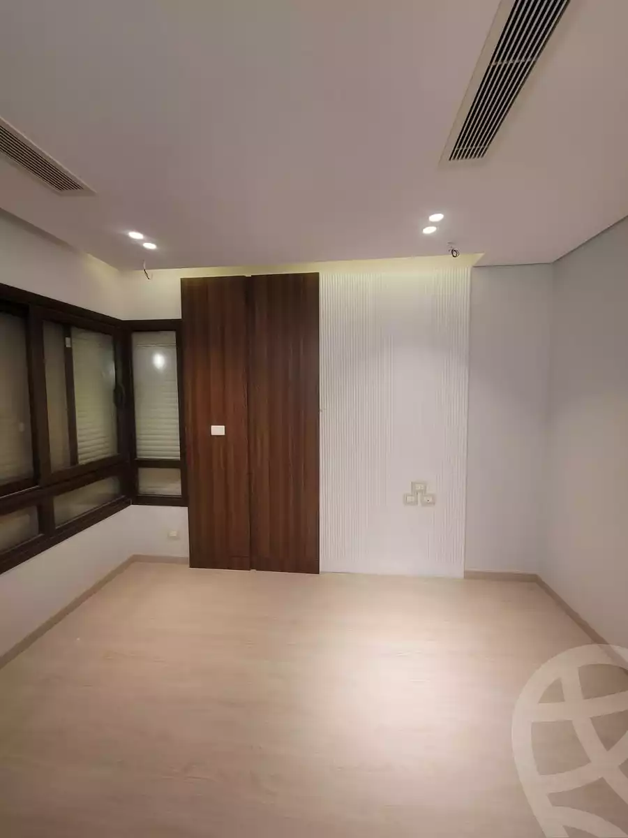 https://aqarmap.com.eg/ar/listing/4266068-for-sale-cairo-el-sheikh-zayed-city-compounds-in-sheikh-zayed-beverly-hills