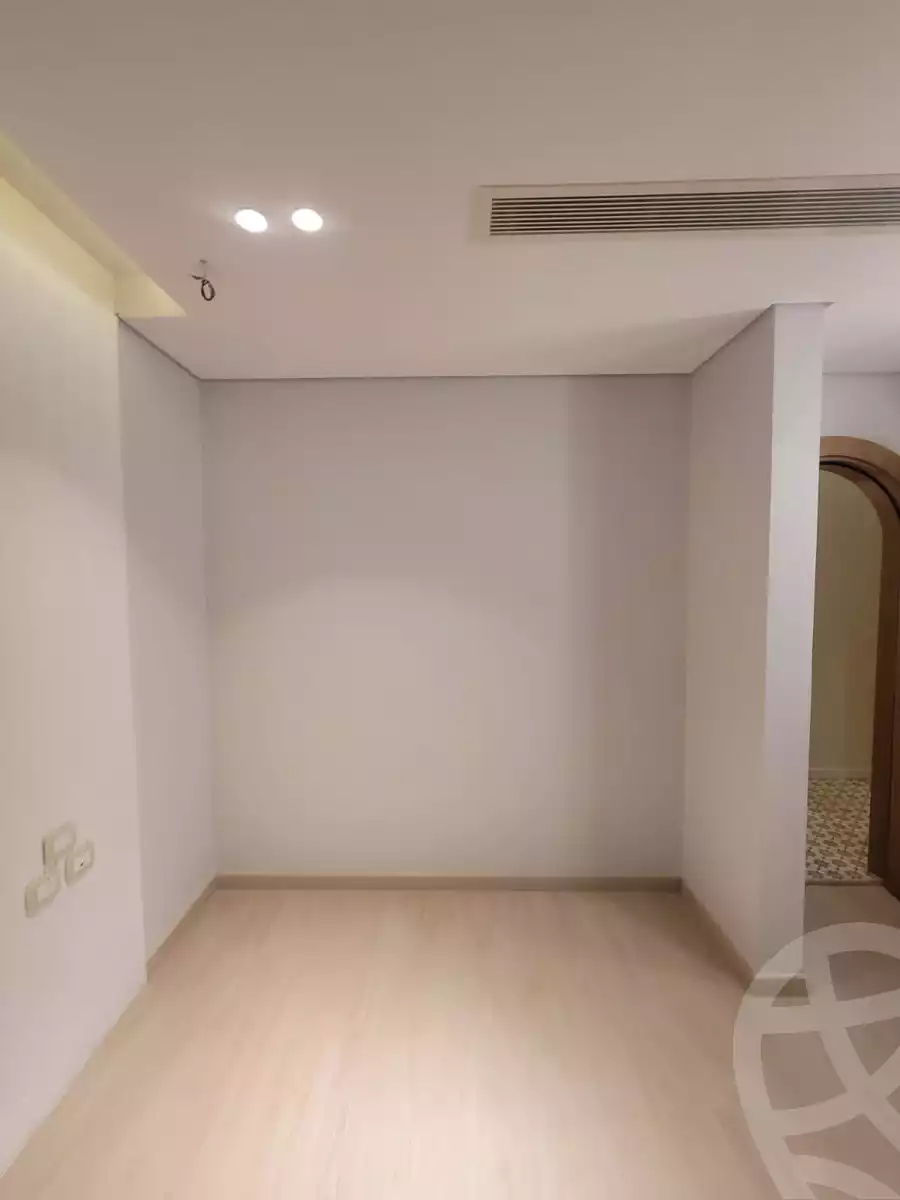 https://aqarmap.com.eg/ar/listing/4266068-for-sale-cairo-el-sheikh-zayed-city-compounds-in-sheikh-zayed-beverly-hills
