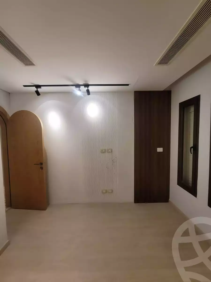 https://aqarmap.com.eg/ar/listing/4271438-for-sale-cairo-el-sheikh-zayed-city-compounds-in-sheikh-zayed-beverly-hills